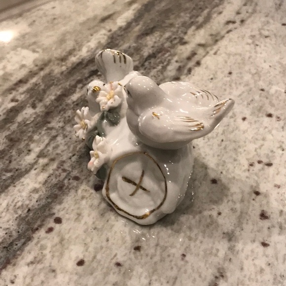 Porcelain Dove Figurine - Picture 4 of 5